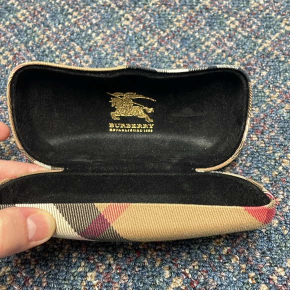 Preloved unisex Burberry Sunglasses w/case - Picture 7 of 13